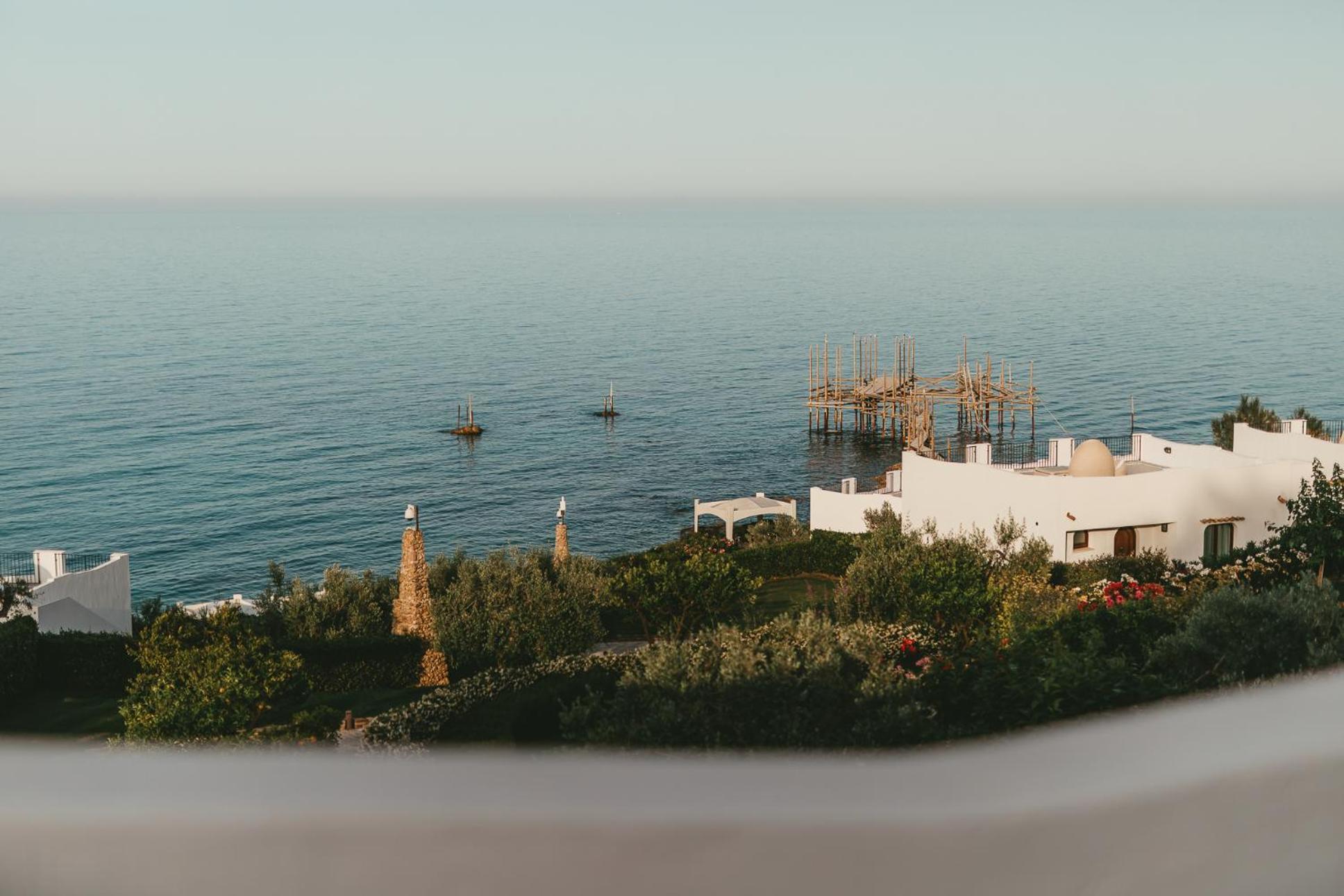 Baia Delphis Resort Vasto Bagian luar foto