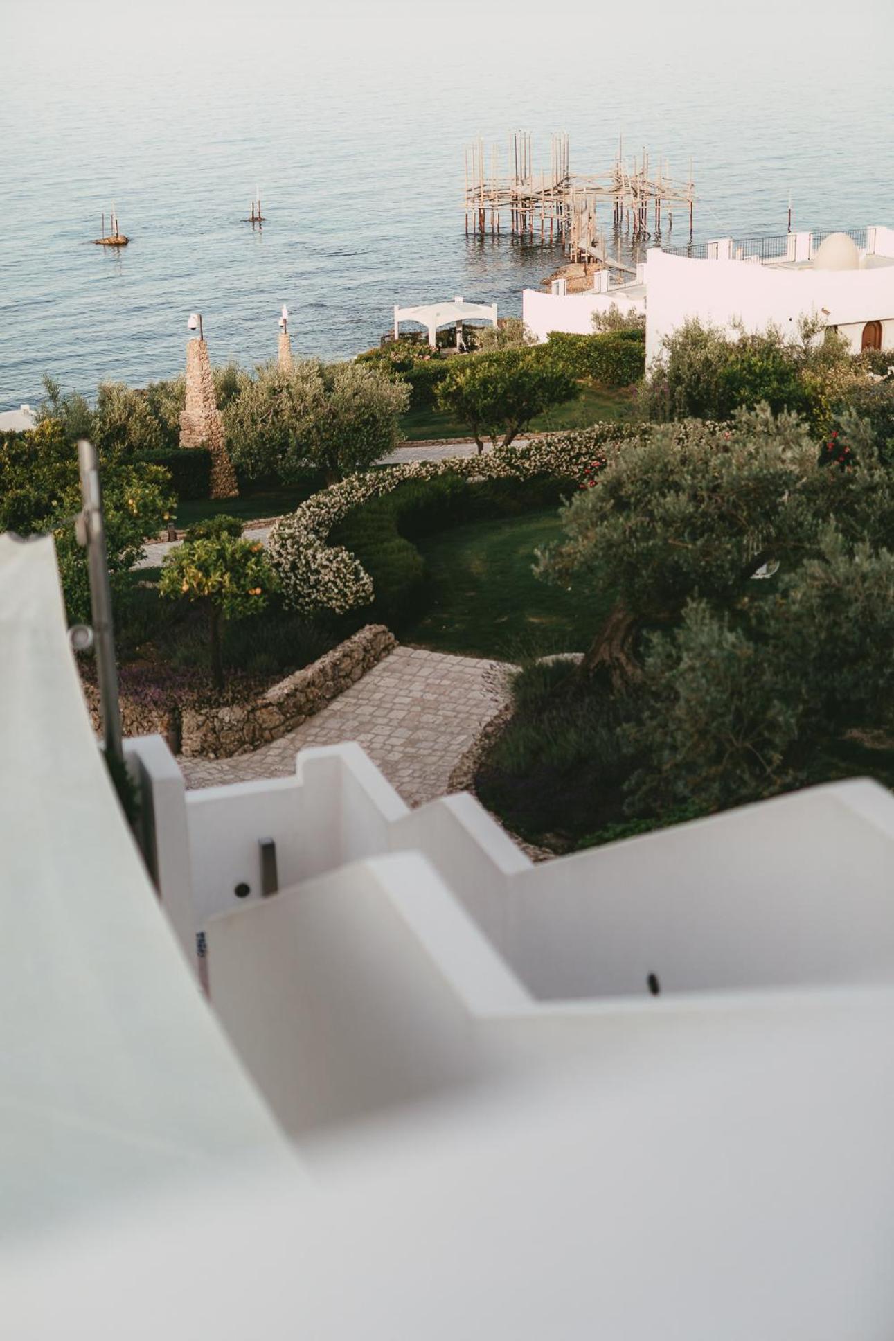 Baia Delphis Resort Vasto Bagian luar foto
