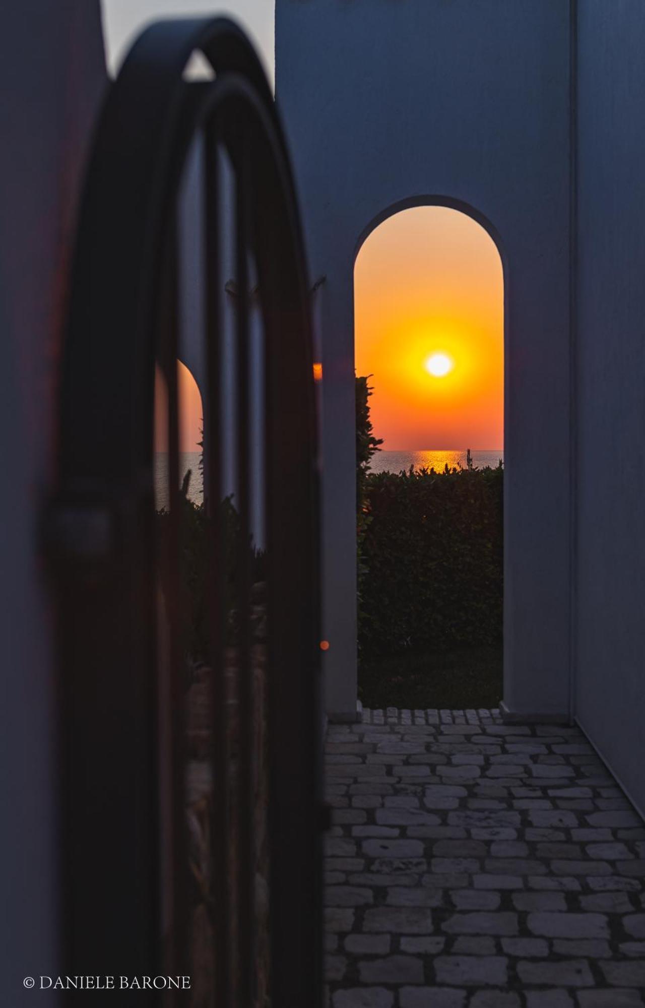 Baia Delphis Resort Vasto Bagian luar foto