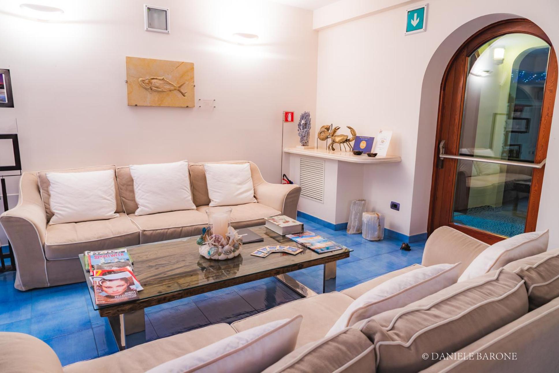 Baia Delphis Resort Vasto Bagian luar foto