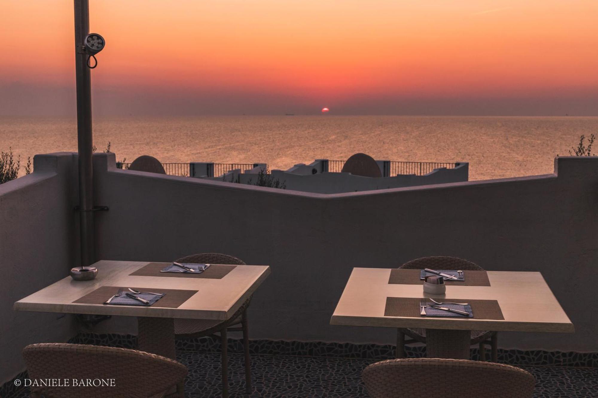 Baia Delphis Resort Vasto Bagian luar foto