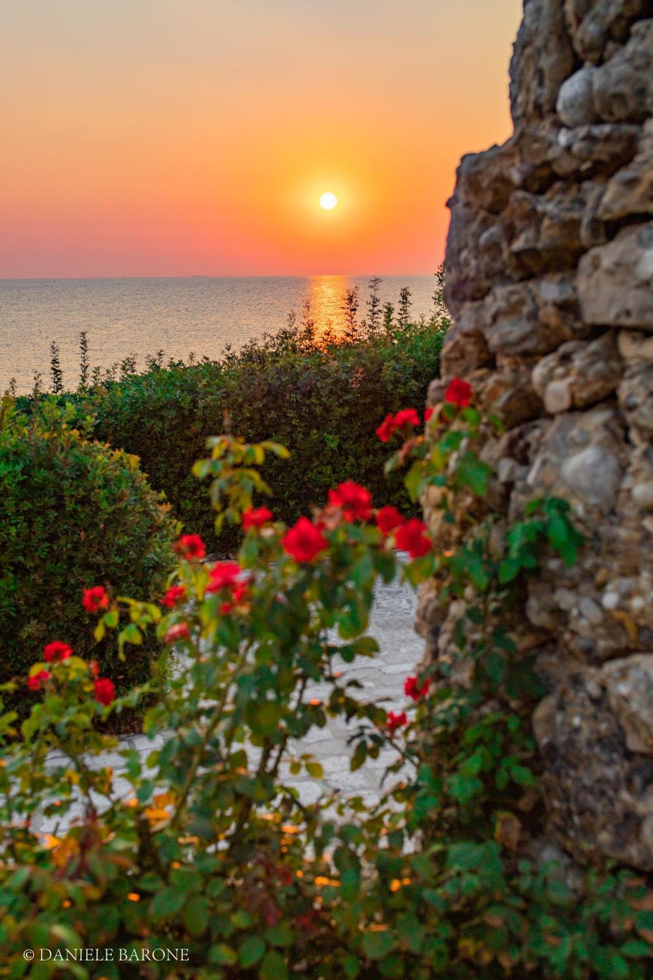 Baia Delphis Resort Vasto Bagian luar foto
