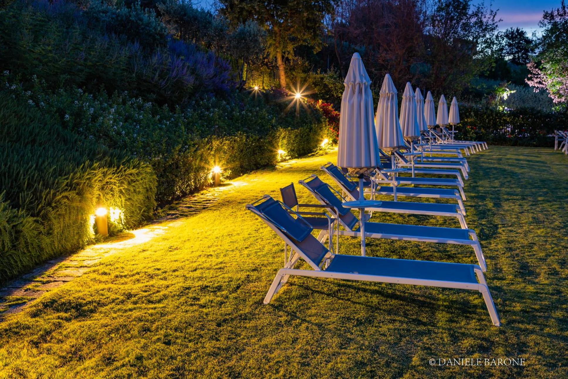 Baia Delphis Resort Vasto Bagian luar foto