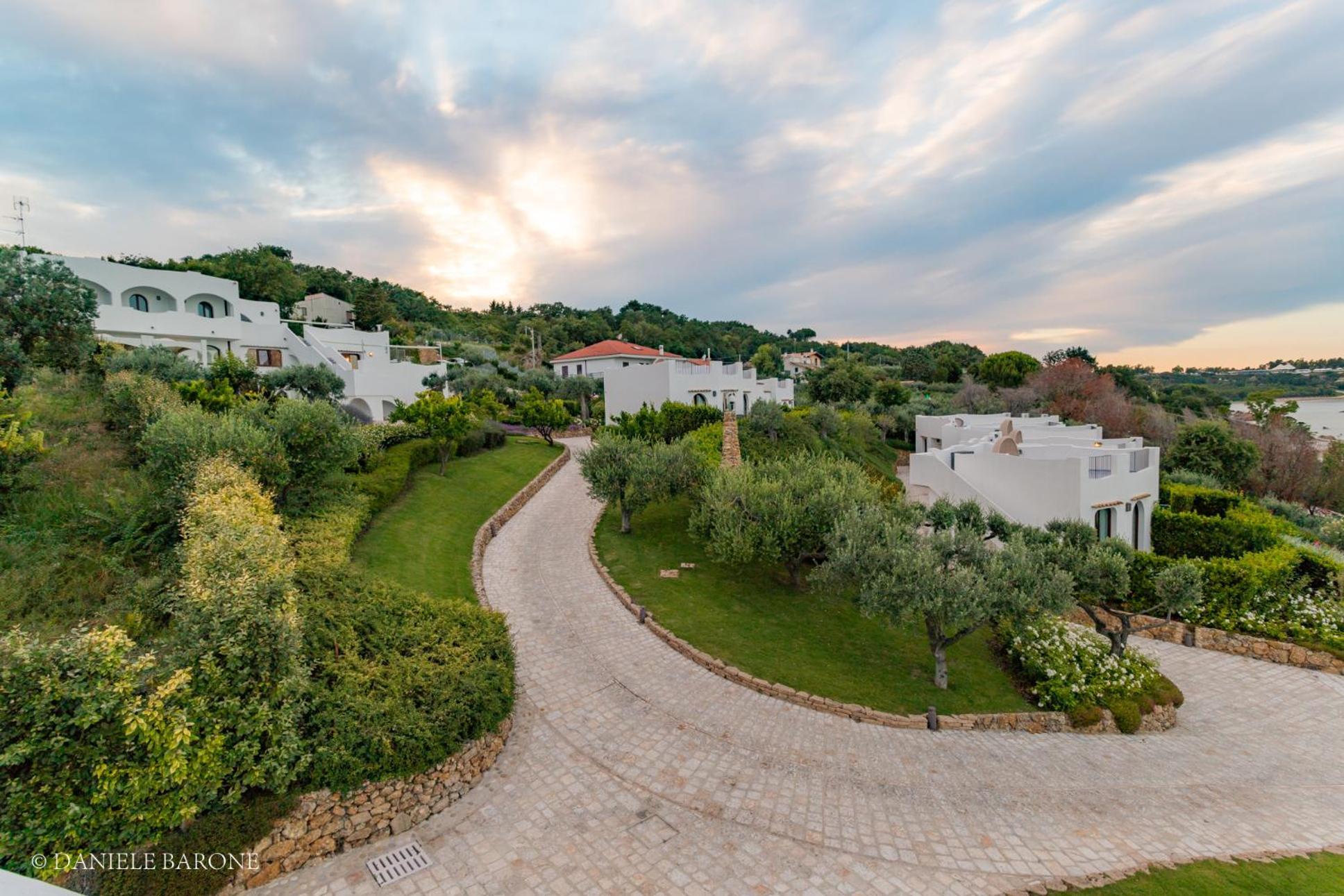 Baia Delphis Resort Vasto Bagian luar foto
