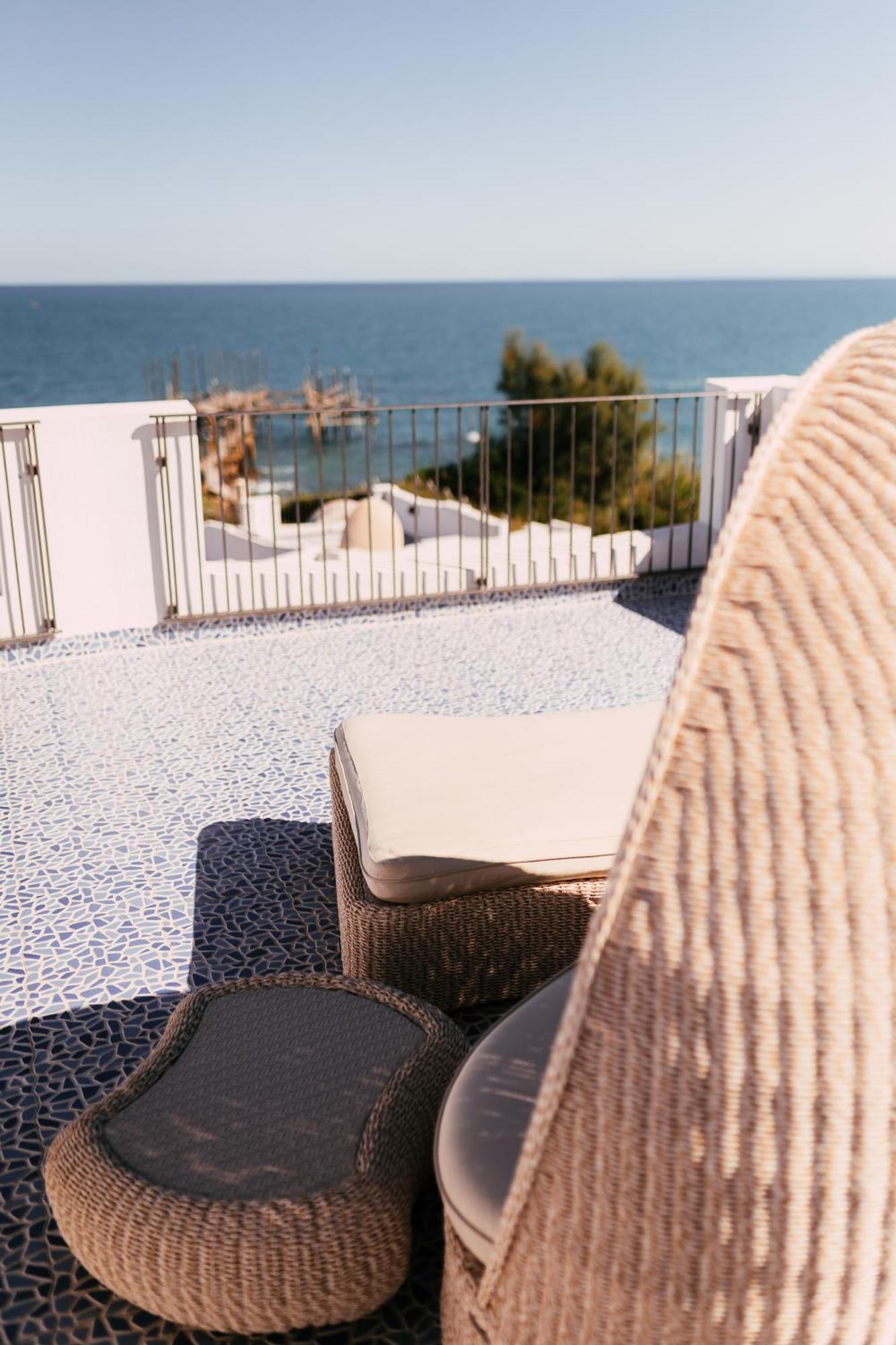 Baia Delphis Resort Vasto Bagian luar foto