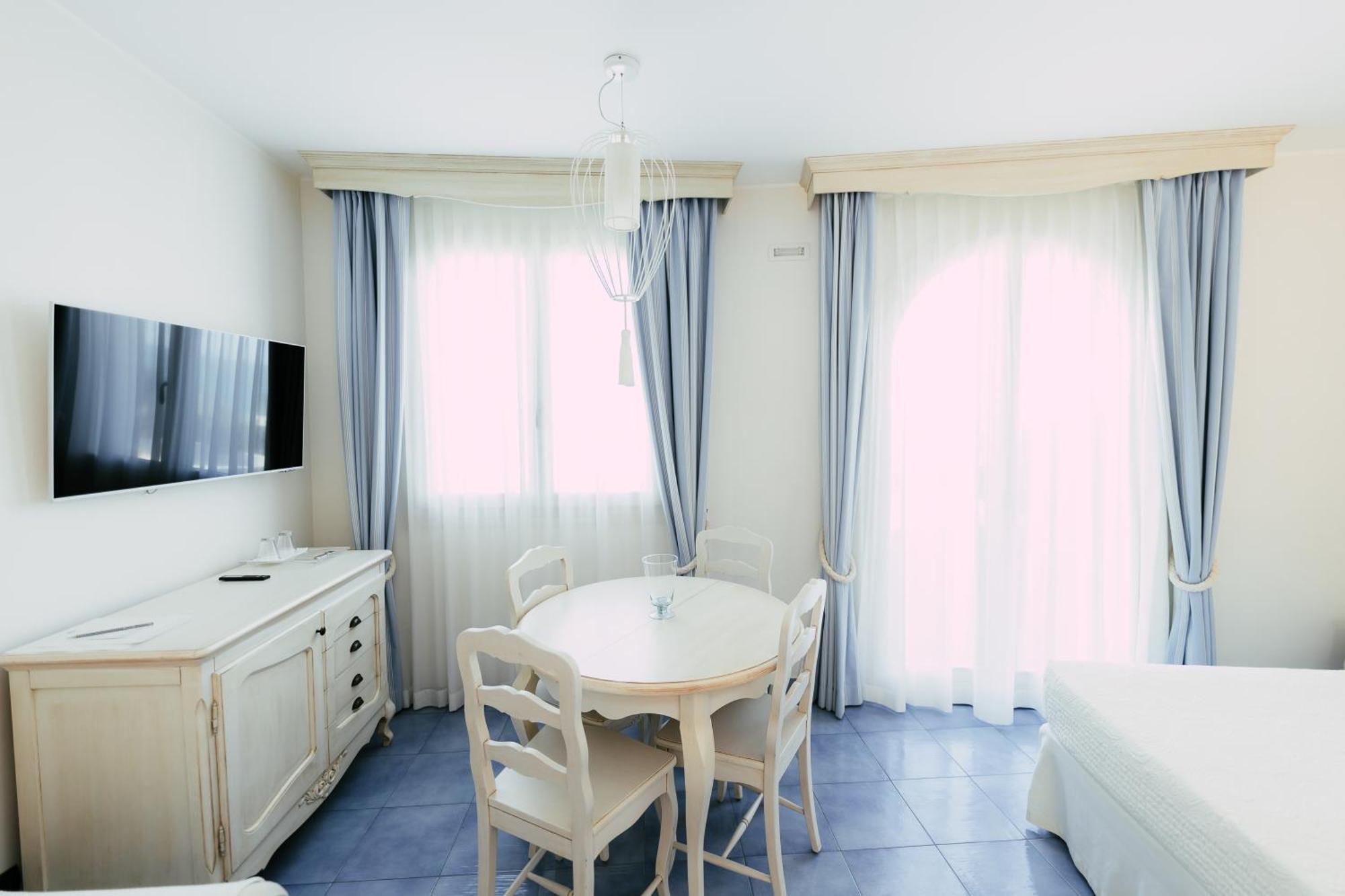 Baia Delphis Resort Vasto Bagian luar foto