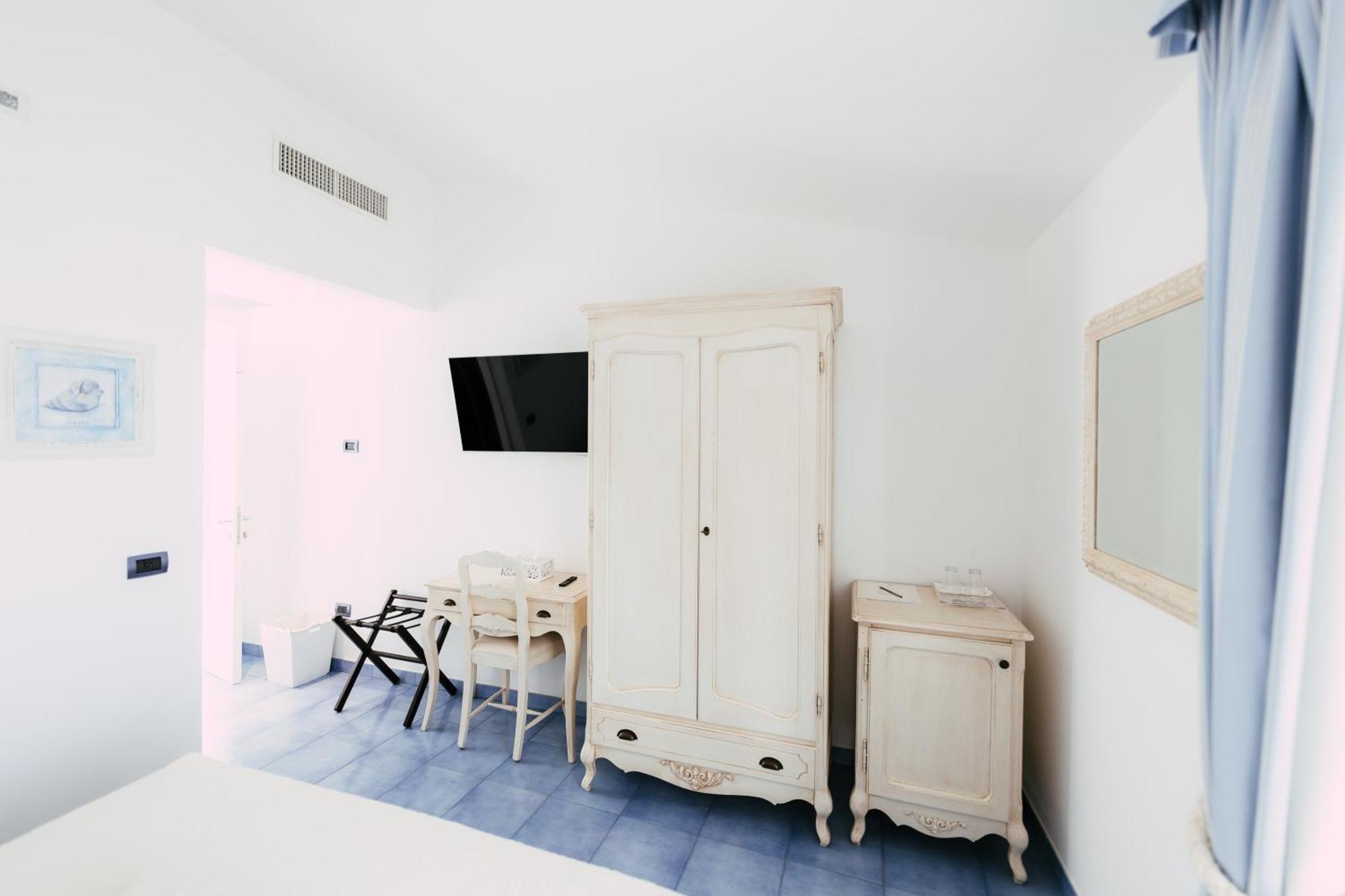 Baia Delphis Resort Vasto Bagian luar foto