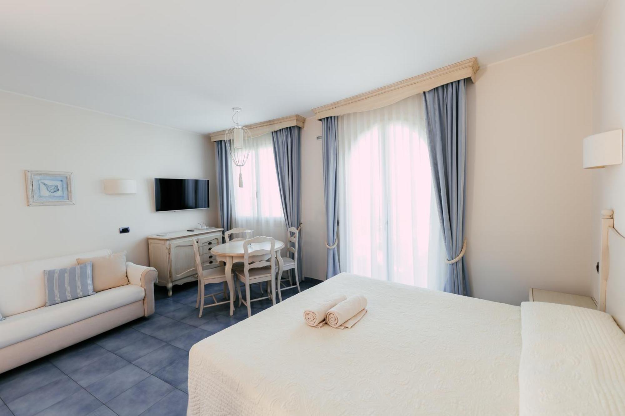 Baia Delphis Resort Vasto Bagian luar foto