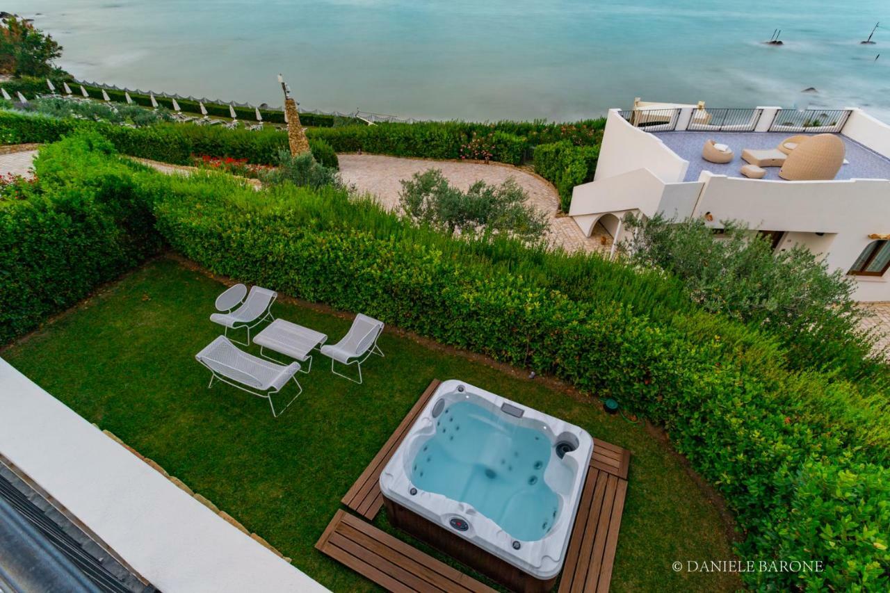 Baia Delphis Resort Vasto Bagian luar foto